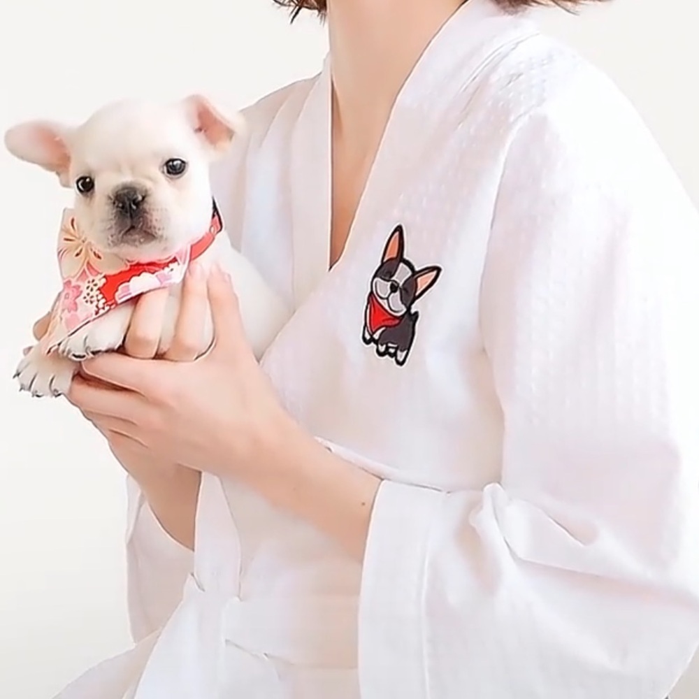 White Cotton French Bulldog Embroidered Robe by Calla Angel New York - Picture 2 of 9